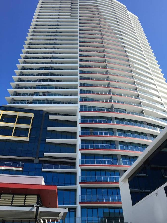 Three-Bedroom Apartment With Amazing View Near Surfers Paradise Gold Coast Kültér fotó