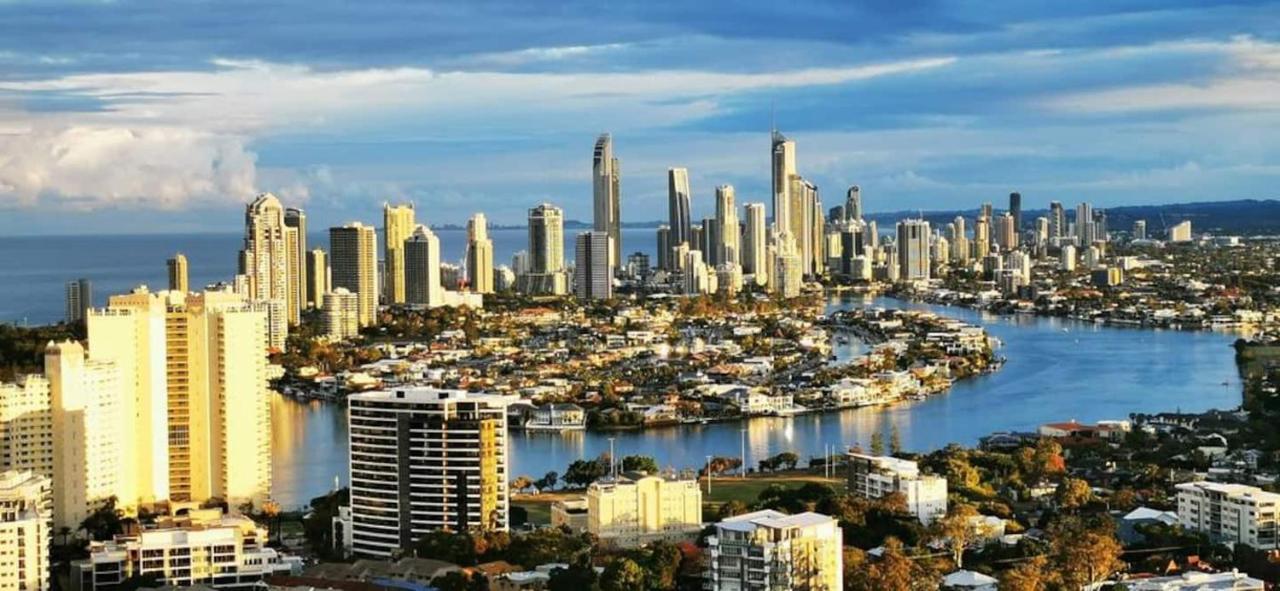 Three-Bedroom Apartment With Amazing View Near Surfers Paradise Gold Coast Kültér fotó