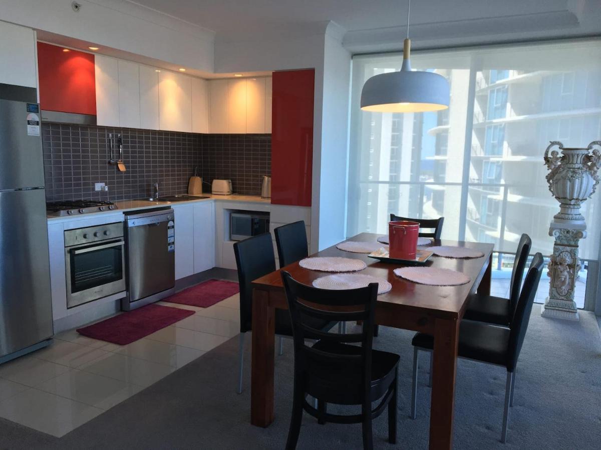 Three-Bedroom Apartment With Amazing View Near Surfers Paradise Gold Coast Kültér fotó